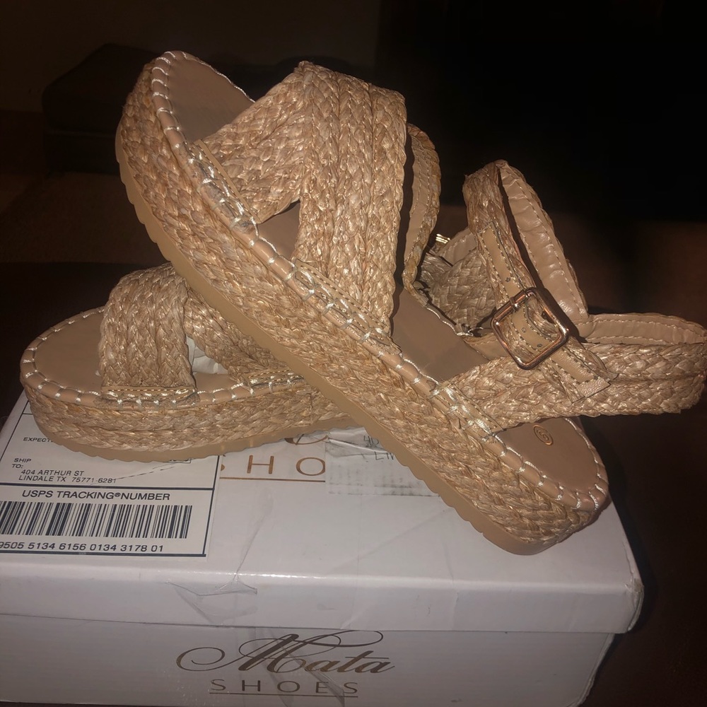 Adorable Straw Sandals!